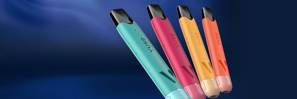 Cuatro coloridos vaporizadores, en azul, naranja, amarillo y rosa, se muestran en posición vertical sobre un fondo azul oscuro degradado. Los dispositivos tienen boquillas negras y la marca "Vuse GO" en el lateral.