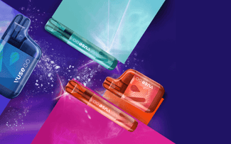 Cuatro coloridos dispositivos de vapeo desechables con la etiqueta "IVG GO" se muestran en diagonal sobre un fondo vibrante y abstracto con formas geométricas y efectos luminosos en azul, verde azulado, rosa y morado.