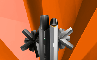 Dos dispositivos de vapeo modernos y elegantes en posición vertical con formas geométricas en forma de estrella detrás de ellos, sobre un atrevido fondo naranja con motivos angulares.